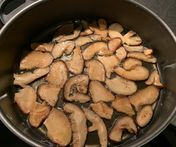 Fry the shiitake mushrooms