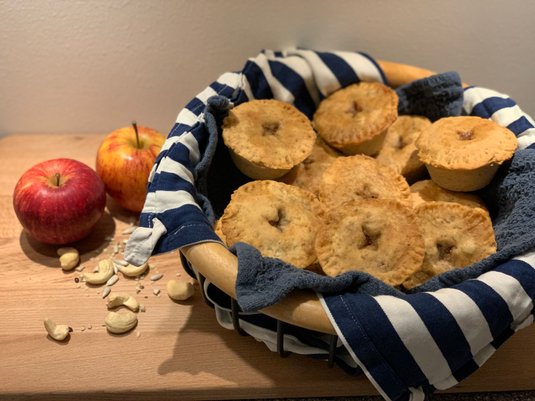 Nutty vegan apple pie muffins
